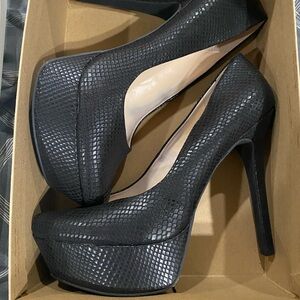 Jessica Simpson Black Textured Heels